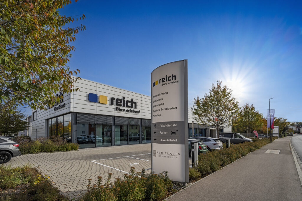 Außenansicht des Hauptstandortes vom Bürocenter Reich